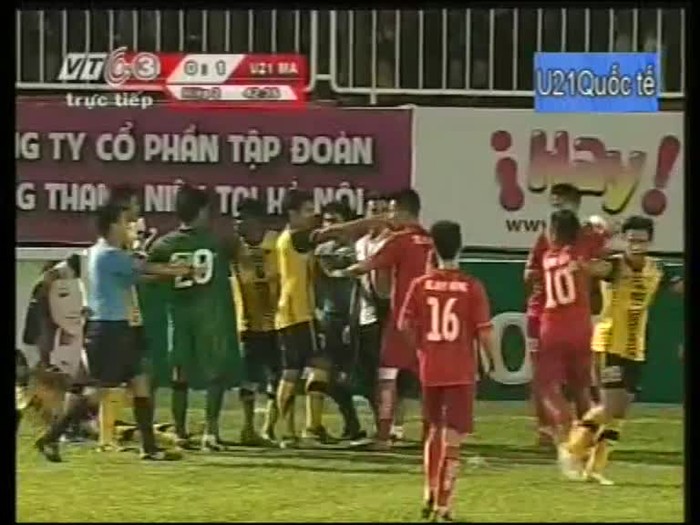 Việc này phần nào ảnh hưởng đến tâm lý của khán giả trên sân cũng như các cầu thủ của U21 Việt Nam.